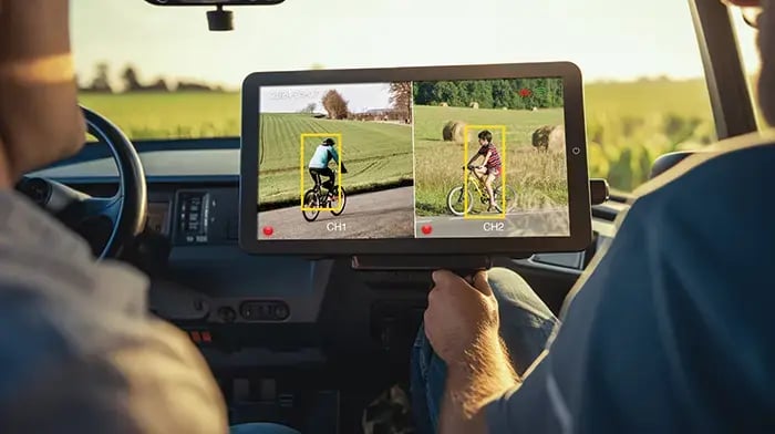 Ceci est le moniteur IA de RDS Weighing & Safety en fonctionnement, détectant les personnes devant le véhicule grâce à l'intelligence artificielle.