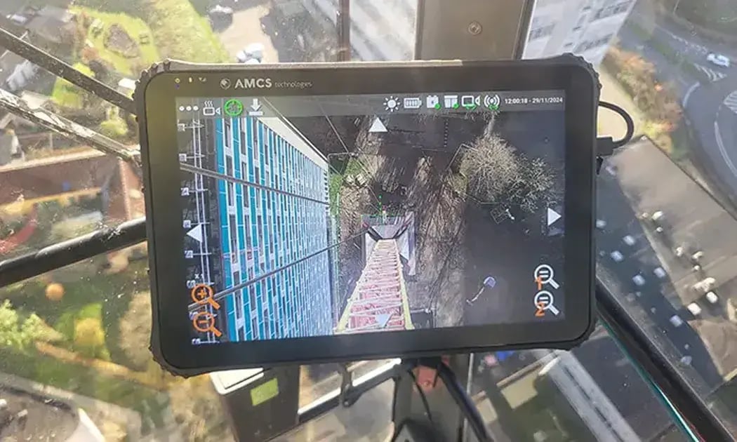 Ceci est un système de caméras CAM61 monté d'AMCS Technologies sur une grue de chantier. Ceci est un système de caméras CAM61 monté d'AMCS Technologies sur une grue de chantier.