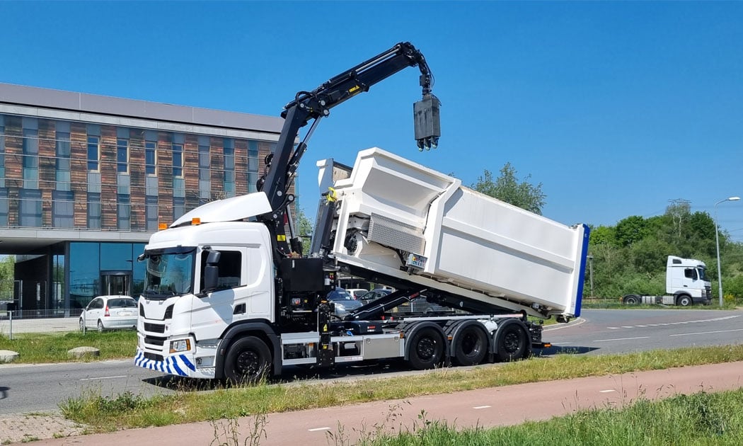 Ceci c'est un système de pesage embarqué monté sur un camion grue Ceci c'est un système de pesage embarqué monté sur un camion grue