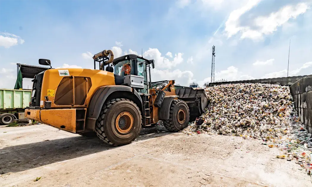 This is a mounted onboard weighing system on a wheel loader in recycling