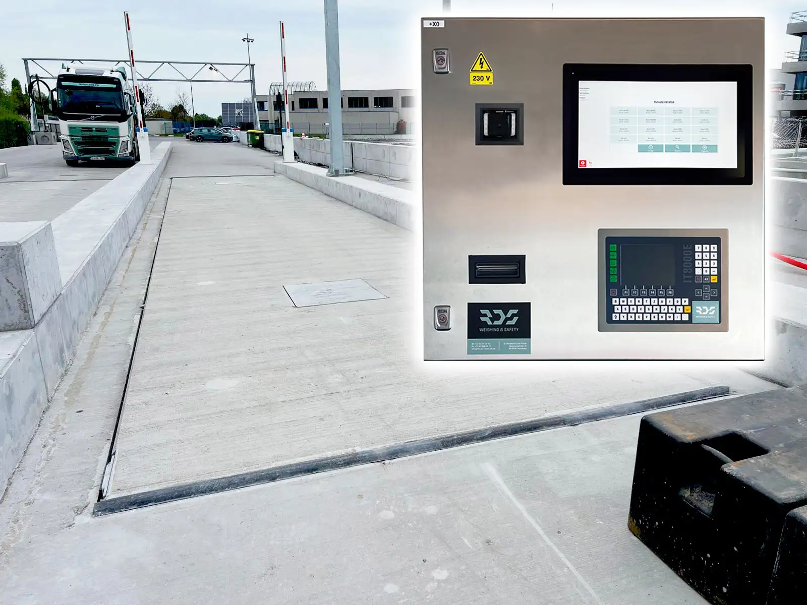Il s'agit d'un pont-bascule de la société RDS Weighing & Safety avec un coffret de commande rénové, équipé notamment d'un écran tactile, d'une imprimante de tickets et d'un lecteur de codes QR et codes-barres.